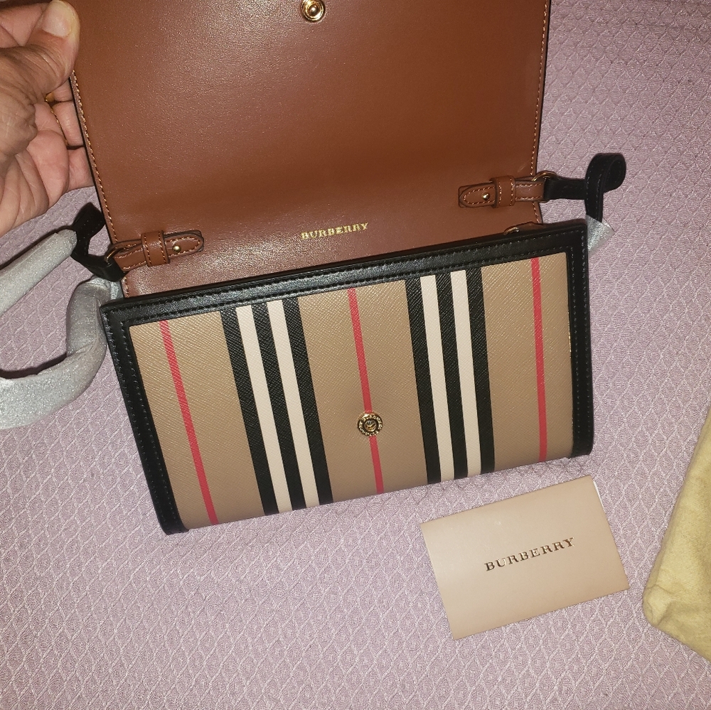 BURBERRY Icon Stripe Shoulder Crossbody Bag NEW Beautiful 🤎❤️🤍🖤🤎 - Picture 7 of 8